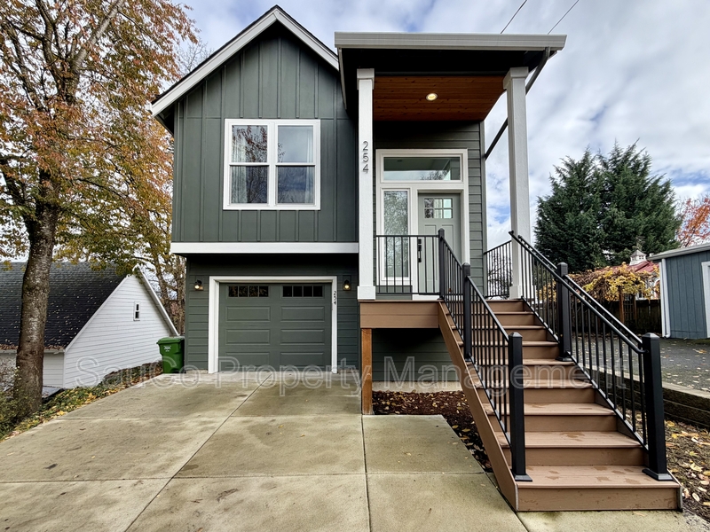 St. Helens House: 254 North 1st Street