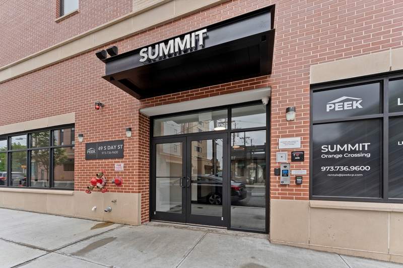 Orange Condo: 49 S Day St - 205