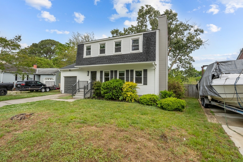 Hampton House: 913 Laredo Court