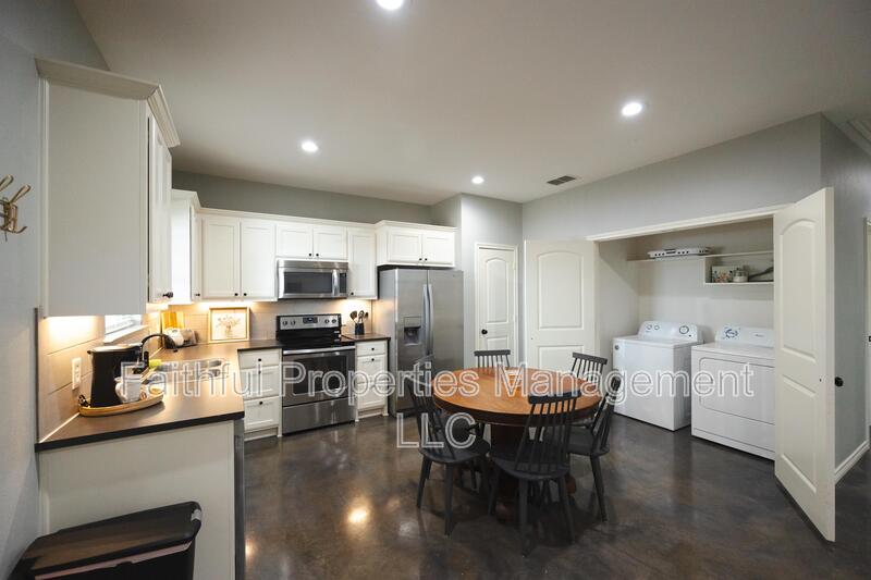 Lindale Condo: 14235 CR 452 - 5