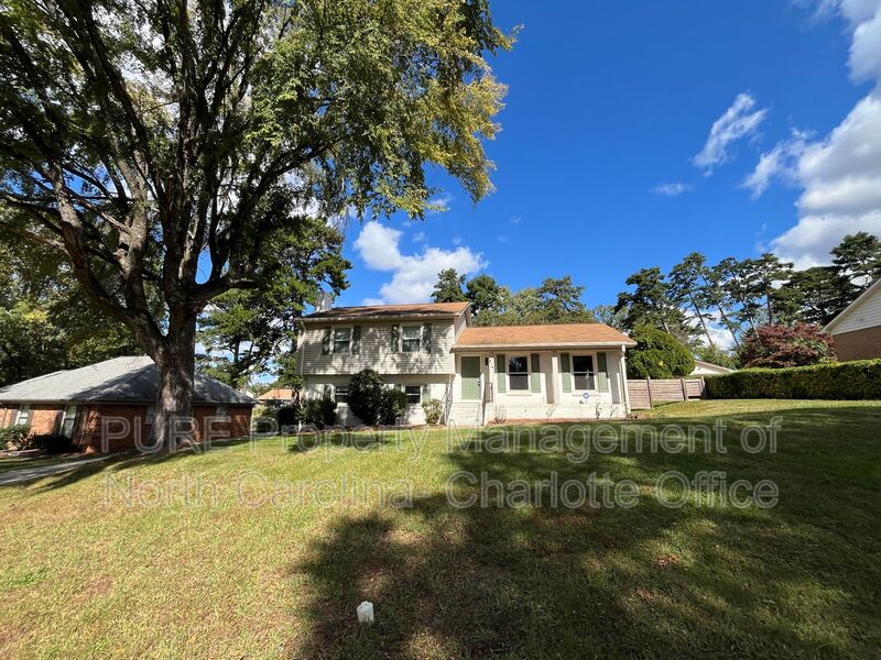 Charlotte House: 314 Scottridge Dr