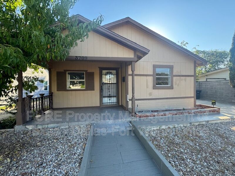 Fort Worth House: 3709 6th Ave