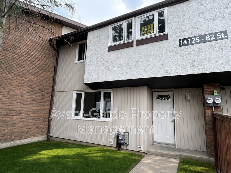 Edmonton Townhome: 14125 82 St NW