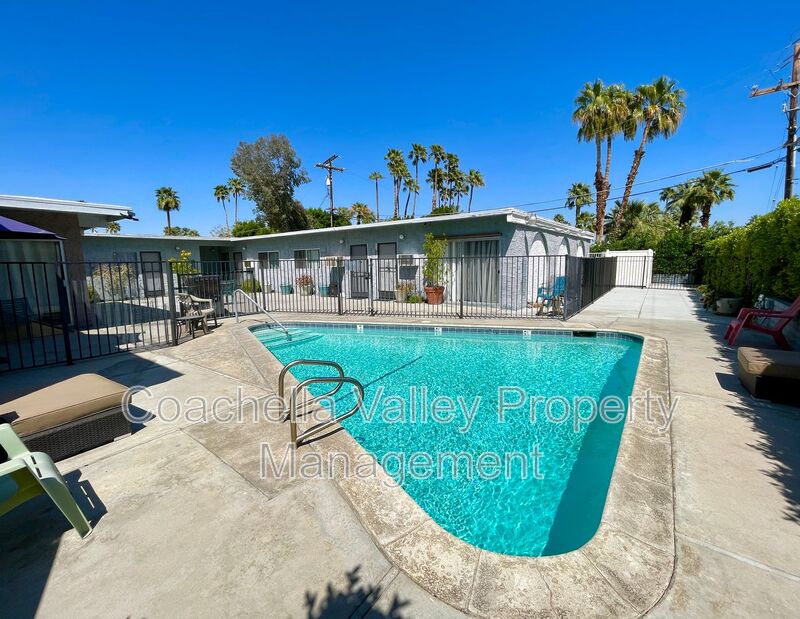 Palm Springs Condo: 1900 East Baristo Road