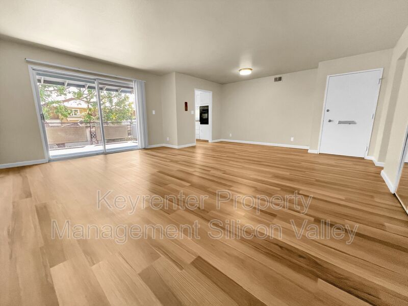Sunnyvale House: 362 W Olive Ave