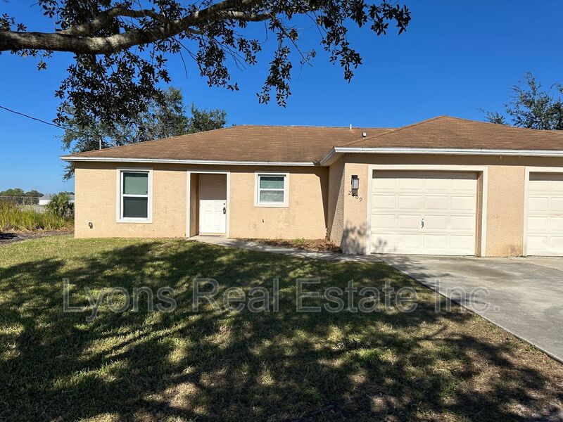 Lehigh Acres Condo: 2409 Park Rd