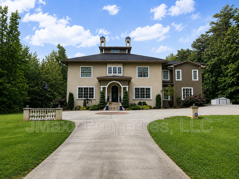 Fayetteville House: 515 Brogdon Rd