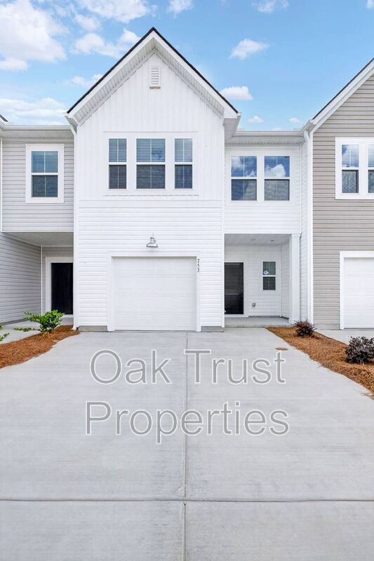 Summerville Townhome: 753 Ridgley Drive