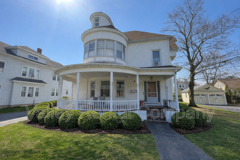 Holyoke Condo: 1825 Northampton Street - 5