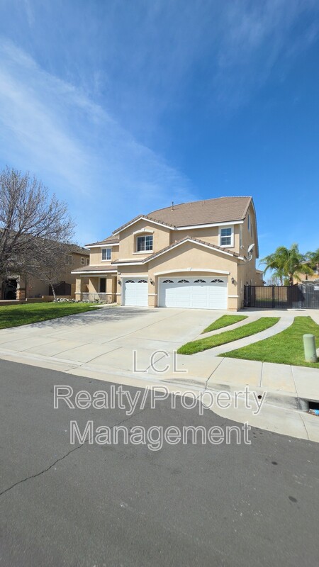 Eastvale House: 6179 Cedar Creek Rd