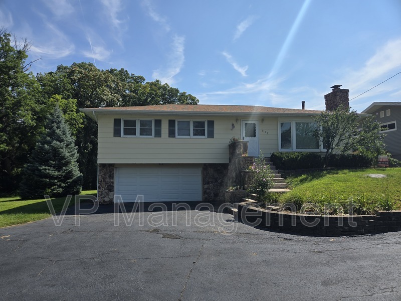 Bettendorf House: 1109 33rd St