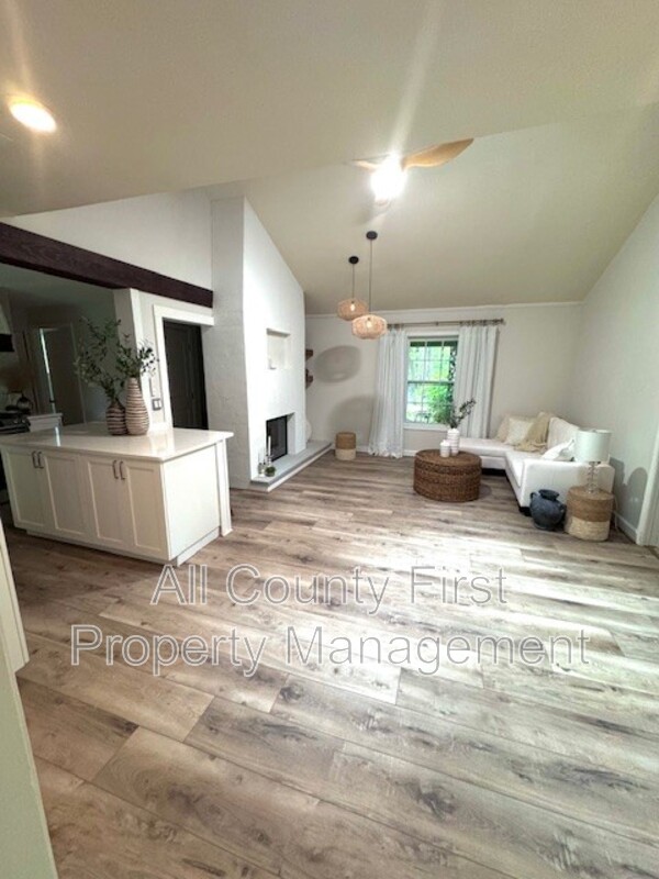 Atlanta House: 459 Holly Dr SE