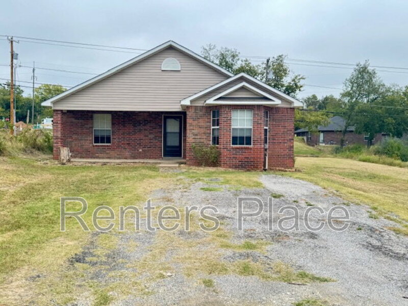 Sapulpa House: 713 N Main St