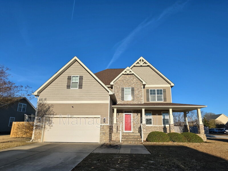 Hope Mills House: 825 Running Horse Lane