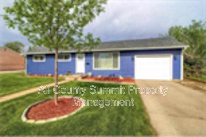 Lakewood House: 425 S Harlan St