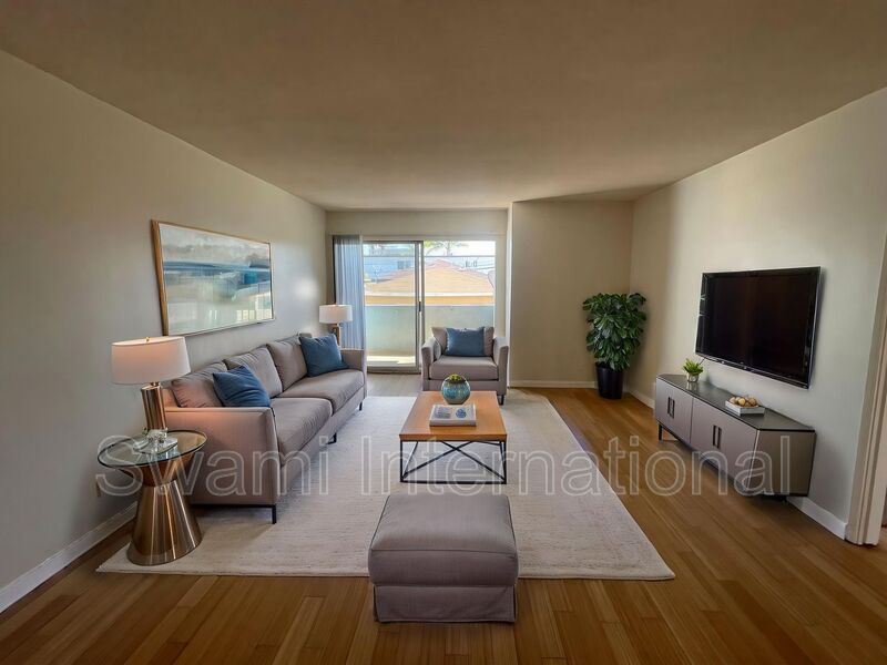 Inglewood Condo: 332 W. Regent St.