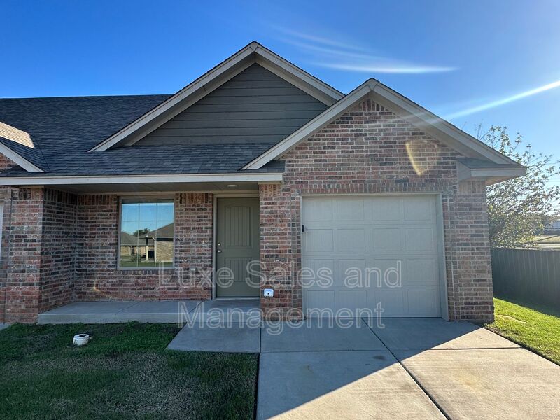 Del City House: 4600 Loch Ln