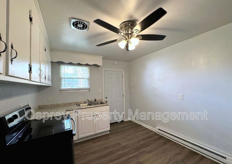 Charming 2-Bedroom Duplex with Private Yard in Chesapeake - Photo 3