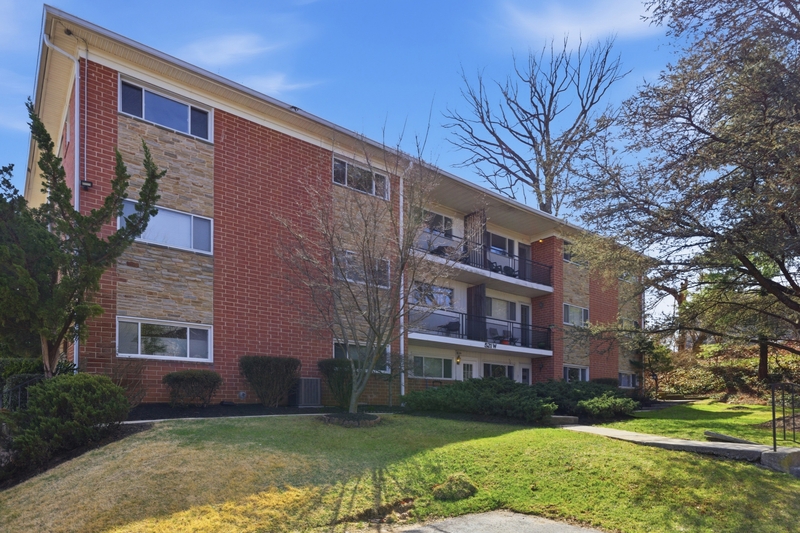 Towson Condo: 521 Epsom Road - 2C