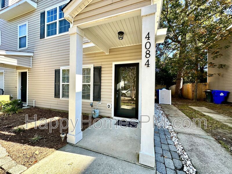 Charleston House: 4084 Babbitt Street