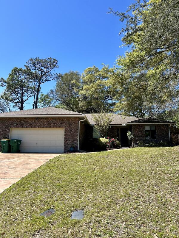 Niceville House: 218 Yellow Pine Court