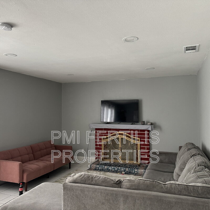 Garden Grove House: 13341 Benton St