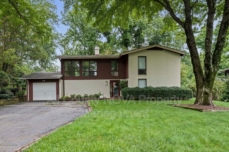 Dunn Loring House: 8108 Timber Valley Ct