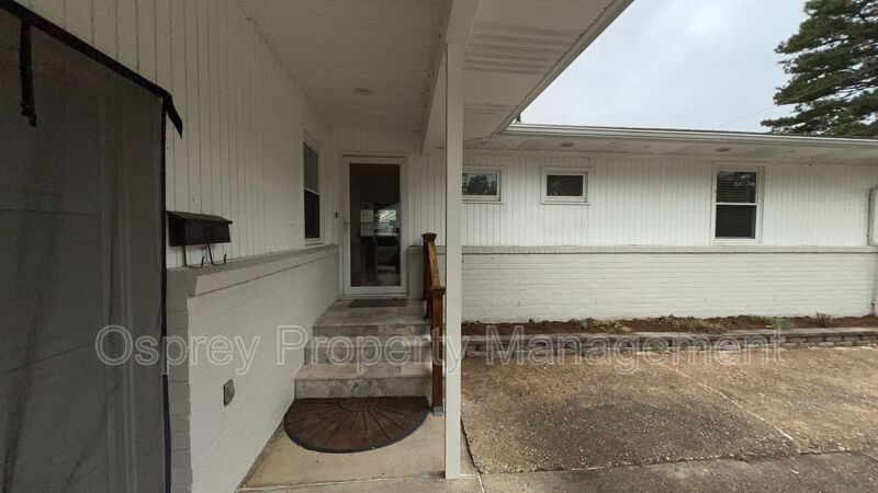 Beautifully Renovated 3-Bedroom Home in Virginia Beach! - Photo 2