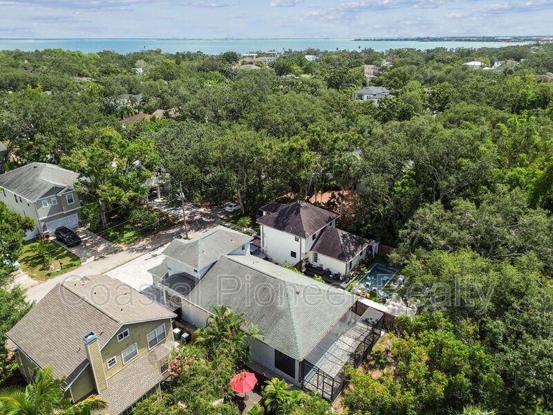 Tampa House: 6105 S Elkins Ave