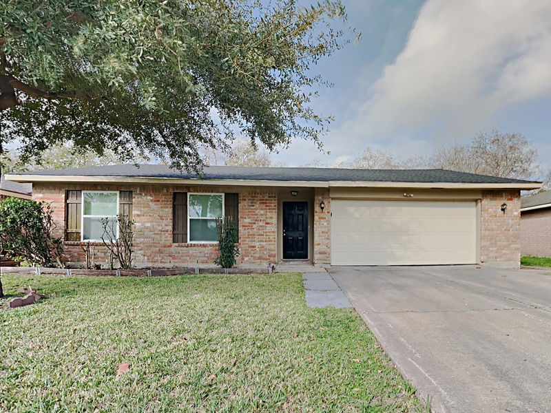 Houston House: 15914 Ridgeroe Ln