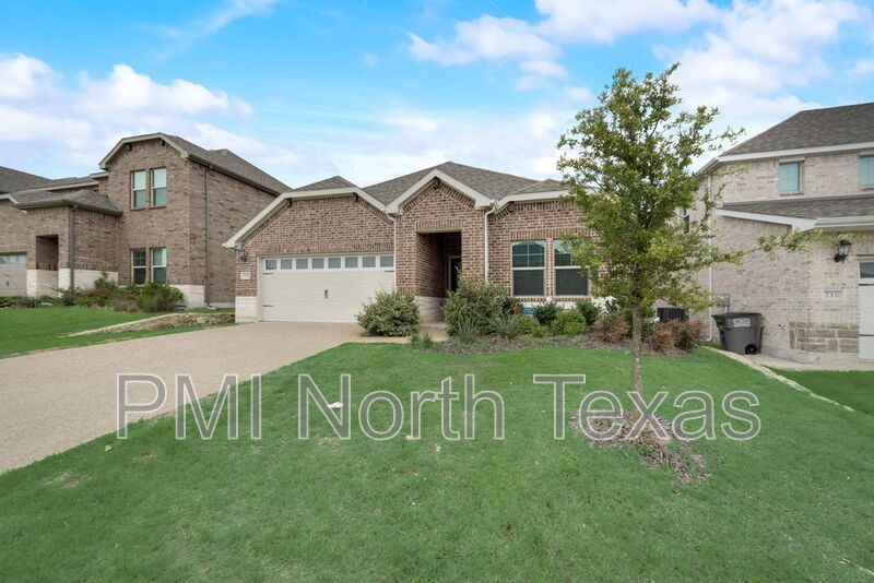 Melissa House: 214 Stonehollow Way