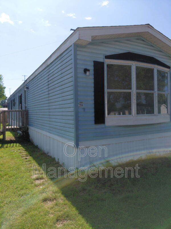 Jackson House: 301 Mantle Ave