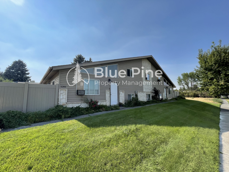 Idaho Falls Condo: 1201 North Skyline Drive