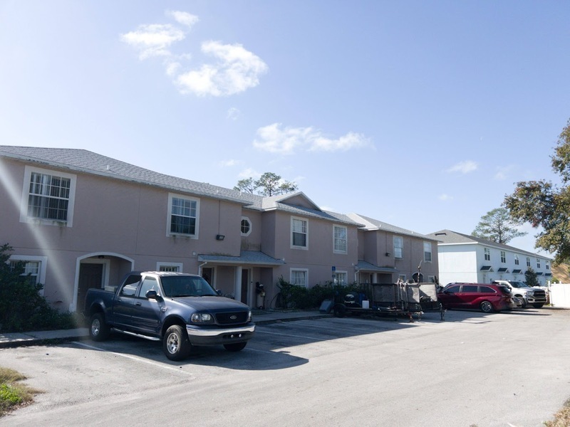 Kissimmee Condo: 271 Hart Lane