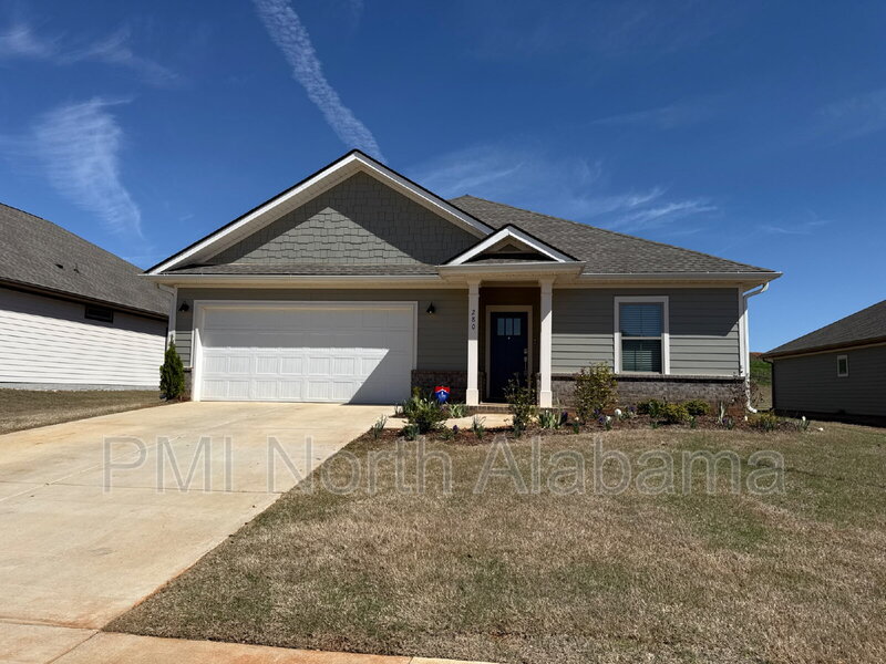 Meridianville House: 280 Shangrila Way