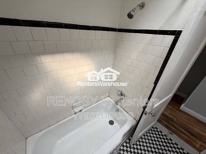 Baltimore House: 1038 Iris Ave
