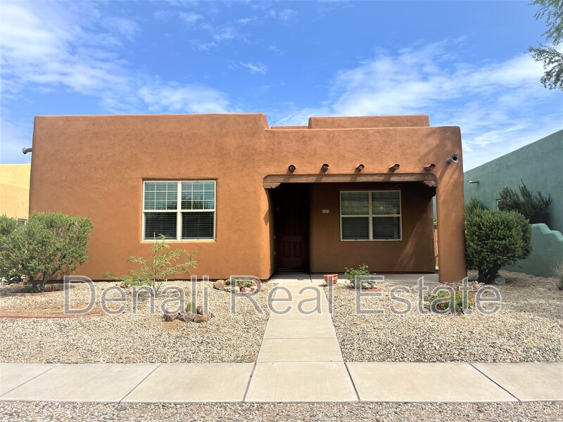 Tucson House: 10369 E Roylstons Lane