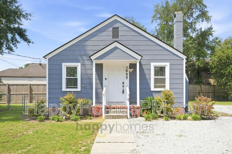 Charleston House: 3955 Christopher Street