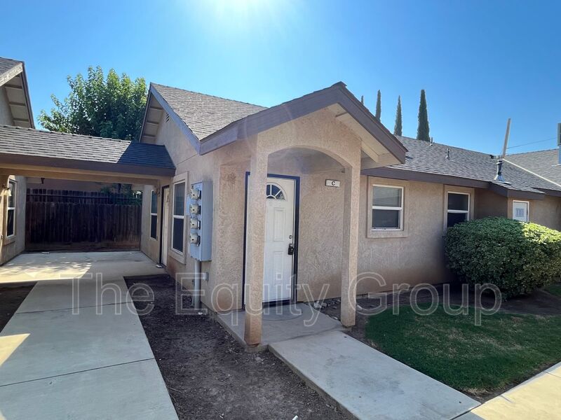 Woodlake Condo: 540 East Lakeview Ave