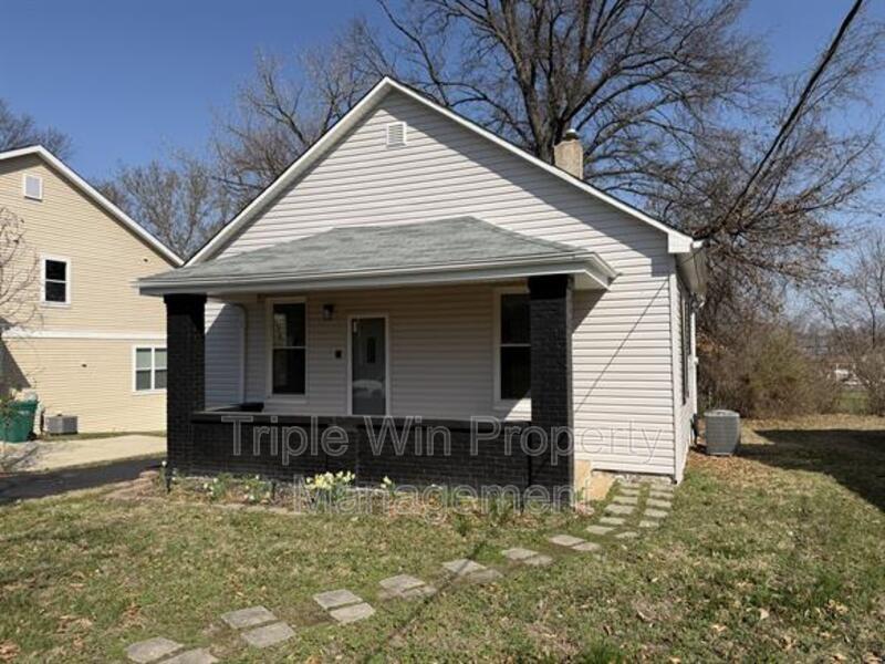 Saint Louis House: 123 W Thornton Ave