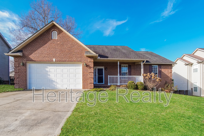 Lenoir City House: 880 Glenfield Drive