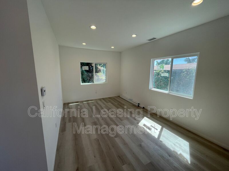 Request a Viewing for 13310 Beaver Street Tenant Turner