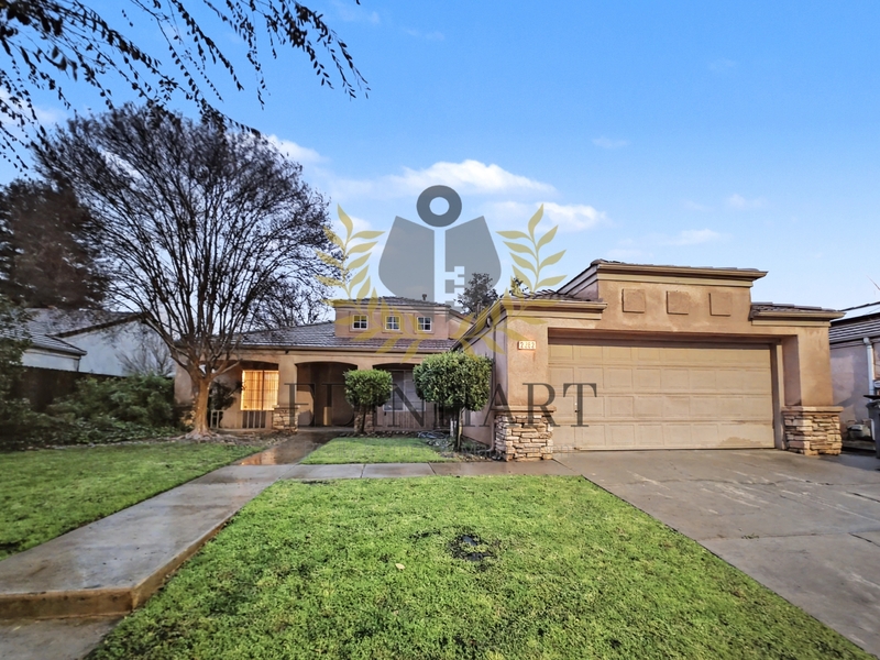 Fresno House: 2282 East Decatur Avenue