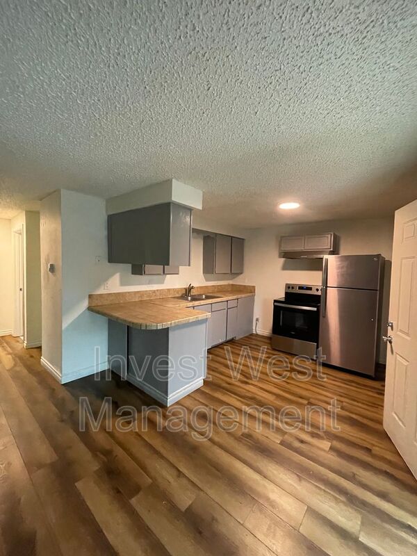 Longview House: 944 33 Avenue-18