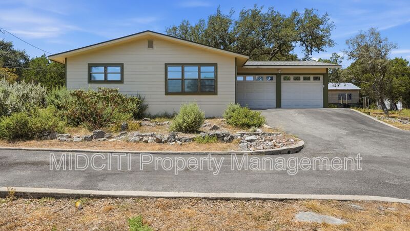 Canyon Lake House: 701 Luehlfing Dr