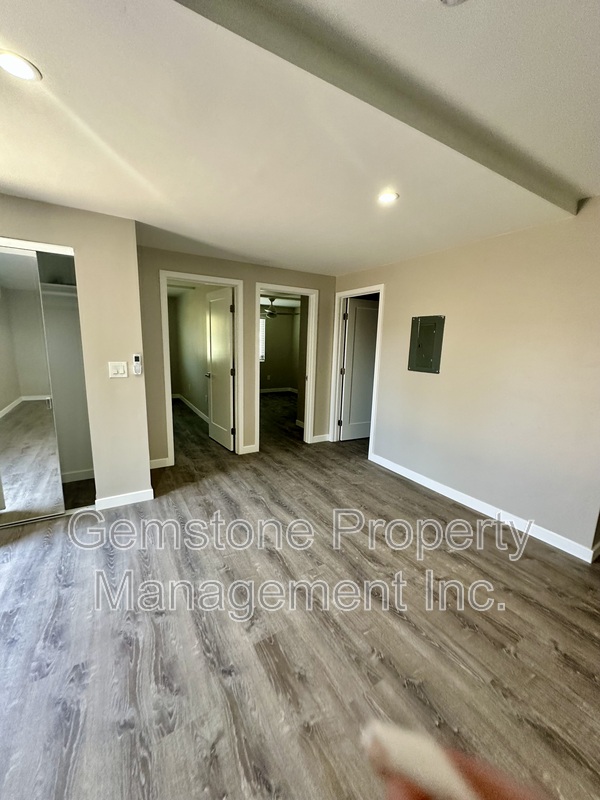 San Diego House: 4810 54th St