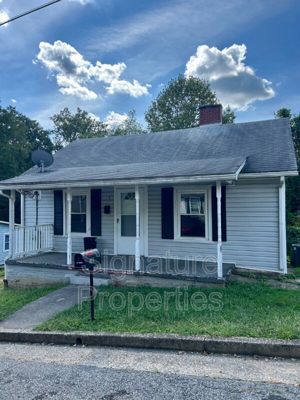 Martinsville House: 1014 Adele St.