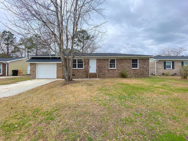 Goose Creek House: 109 Red Cedar Dr