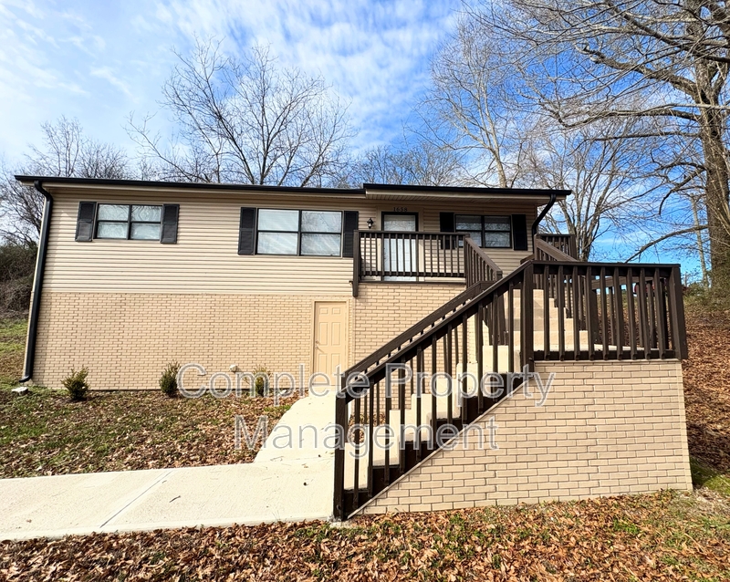 Leeds House: 1658 Huntsville Street