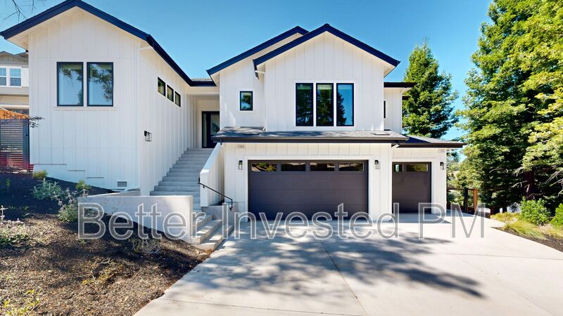 Santa Rosa House: 1900 Lyon Ct